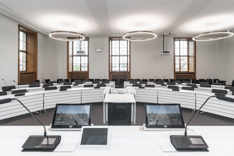 Asztalba süllyeszthető monitorok az Element One-tól